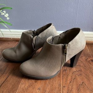Whitemt. Sugary  6 1/2 M Taupe Faux Leather  Snake Kin Ankle Booties.!